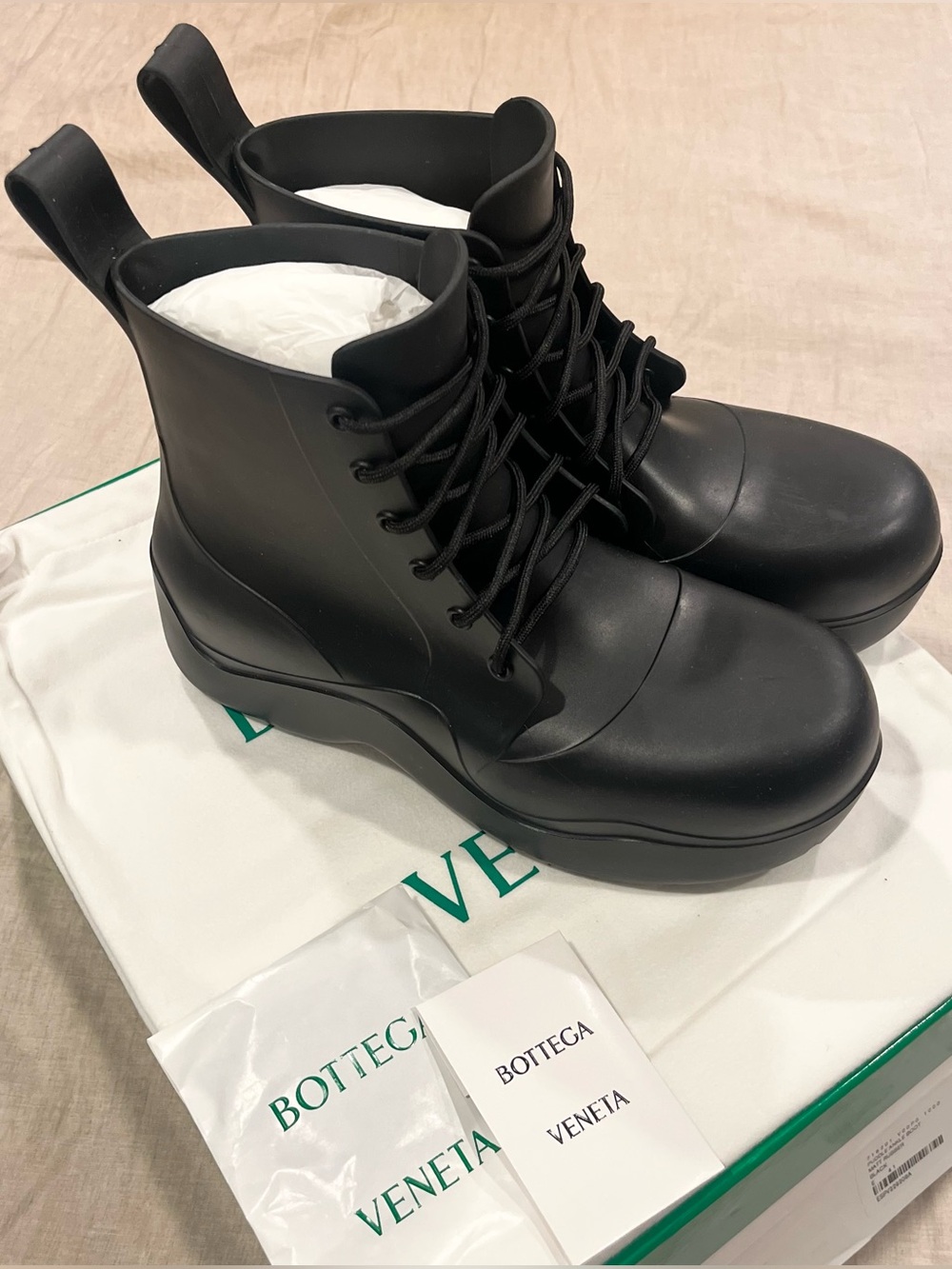 Bottega Veneta $1050 Puddle Lace Up Ankle Boots, Black, Size 41